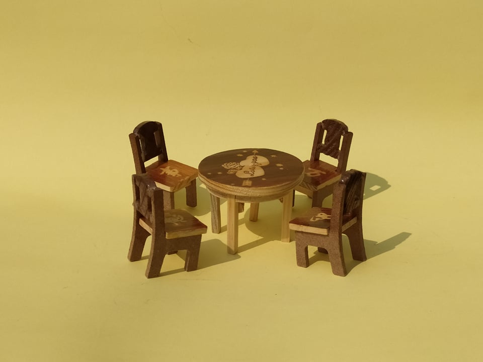 কাঠের টেবিল চেয়ার (মিনিয়েচার)( chw-049 )