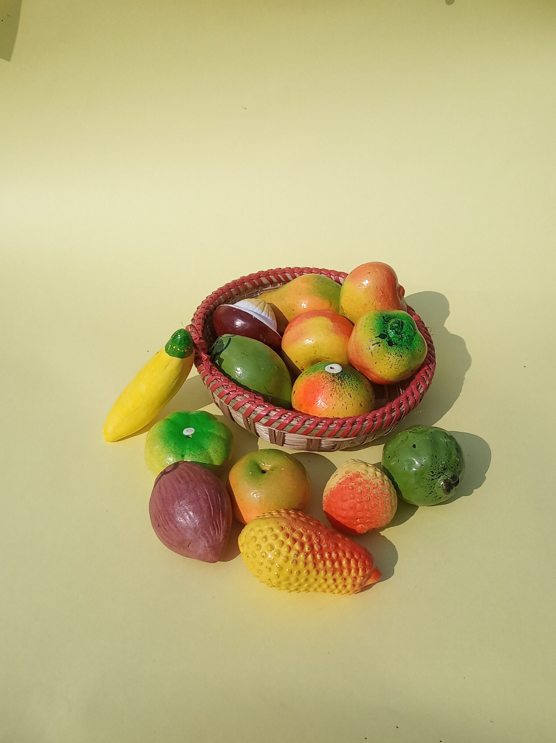 মাটির ফল ও রঙিন ঝুড়ি